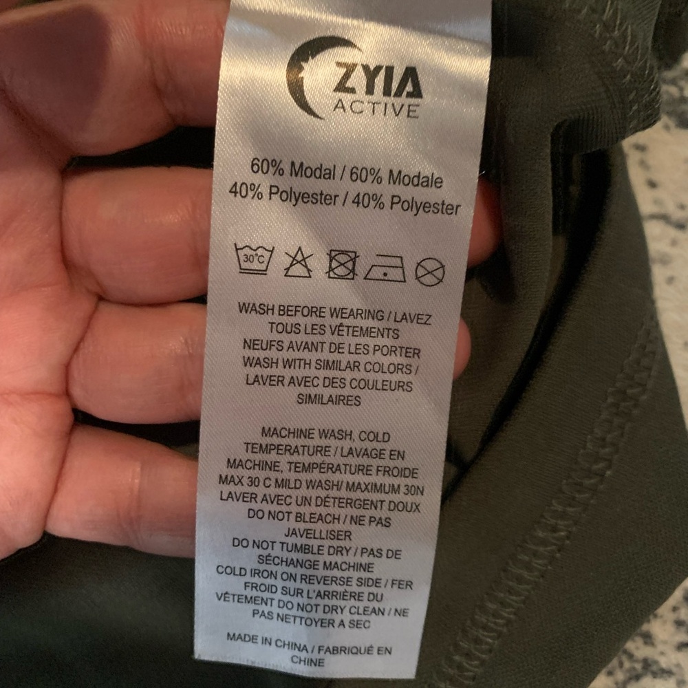 NWT Zyia Active Army Cutsie Shawl. Size XL. - Picture 10 of 10